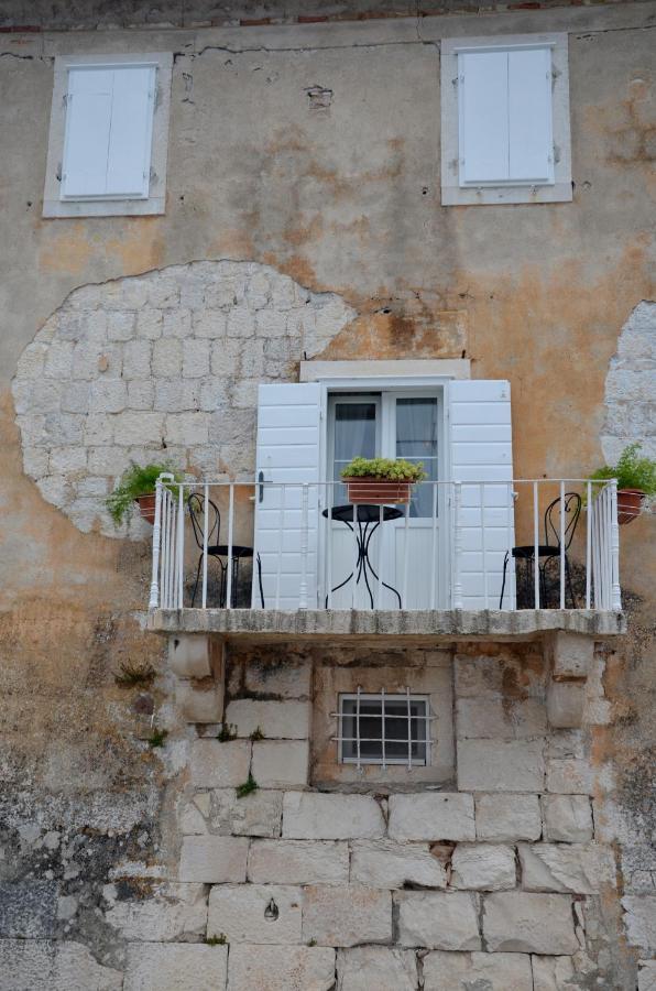 Castel Nonna Franka Apartment Sutivan Exterior photo