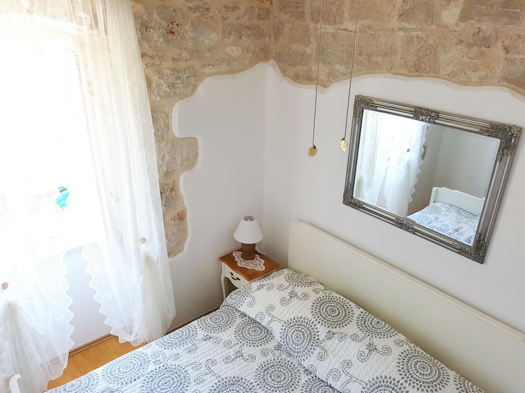 Castel Nonna Franka Apartment Sutivan Exterior photo