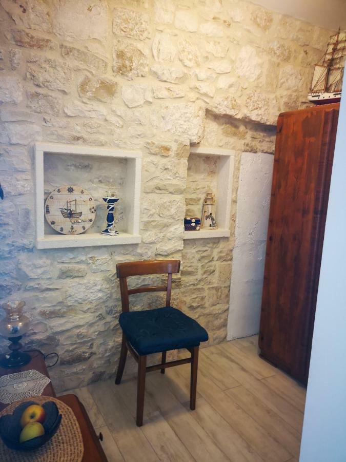 Castel Nonna Franka Apartment Sutivan Exterior photo